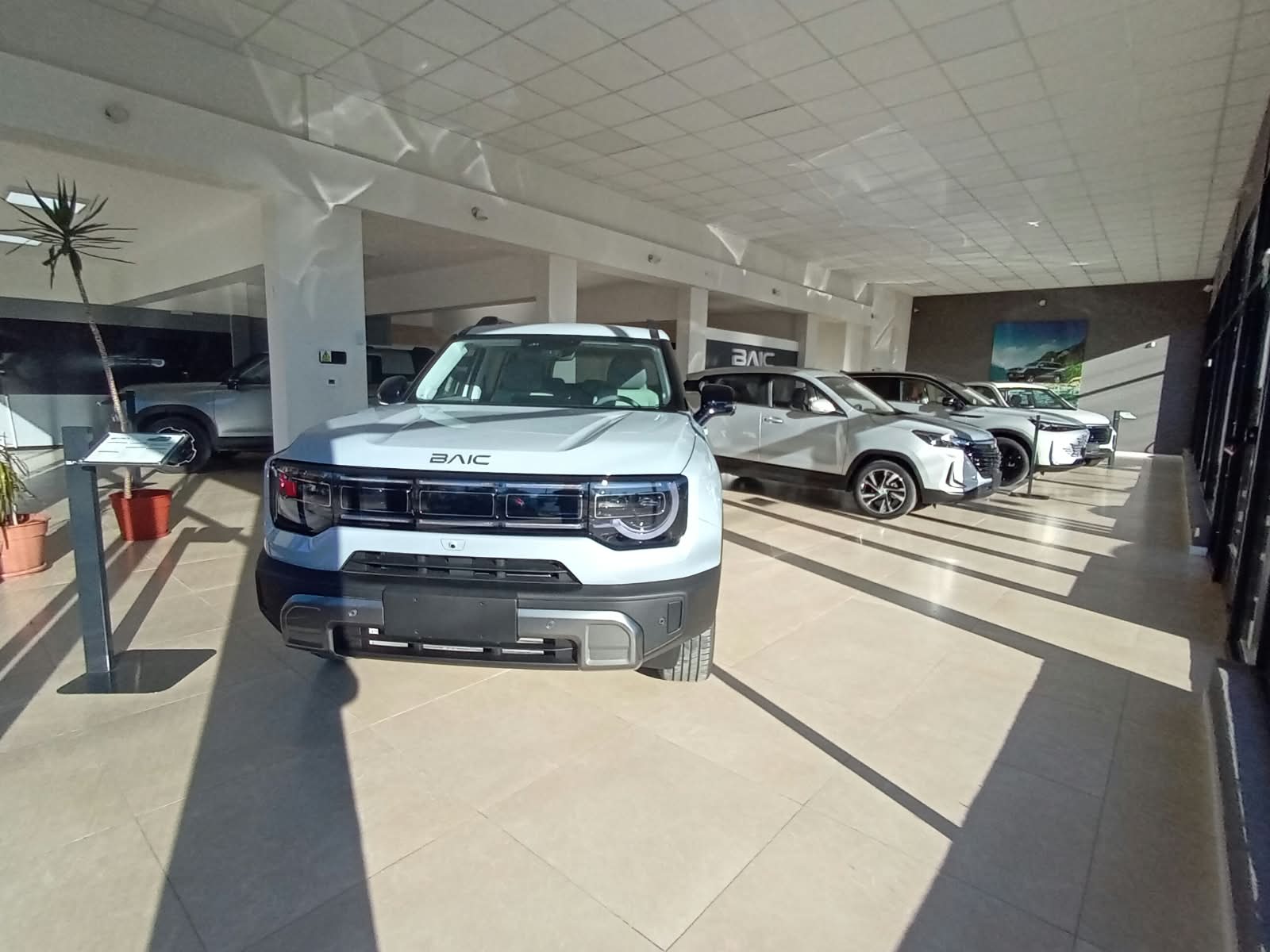 Exhibición de vehículos BAIC en Lauburu